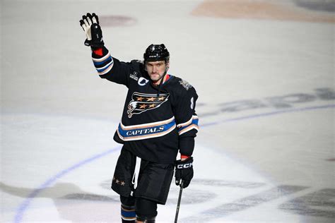 Ovechkin at 38 resumes his pursuit of Gretzky's NHL goals .